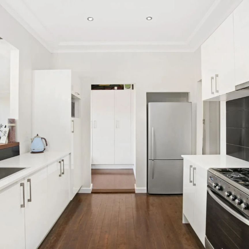 Prime Location - Water Usage Included in rent - Photo 1