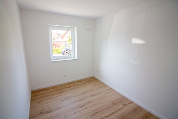 Wohnen Sie traumhaft schön, modern und zentral - 3 ZKB Etagenwohnung mit EBK, Balkon & Stellplatz - Photo 1