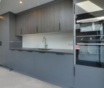 Room 2 - Carlton Avenue, Harrow, HA3 - Photo 2