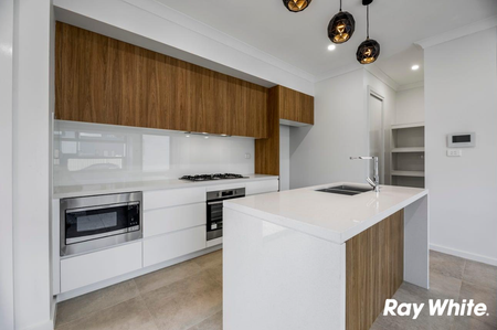 IMMACULATE Four Bedroom Residence Close to All Amenities! - Photo 5