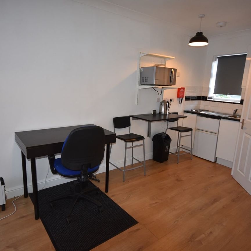 Studio Flat, Lilac Road, SO16 - Photo 1