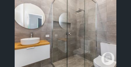 Charming Victorian Weatherboard, Fully Restored and Renovated - Photo 5