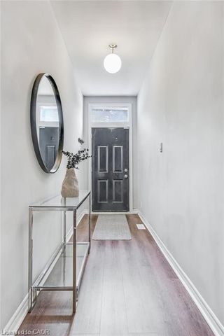 For Lease - 118 Queen Street, Hamilton, Ontario - Photo 2