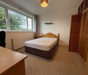 4 bedroom semi-detached house to rent - Photo 5