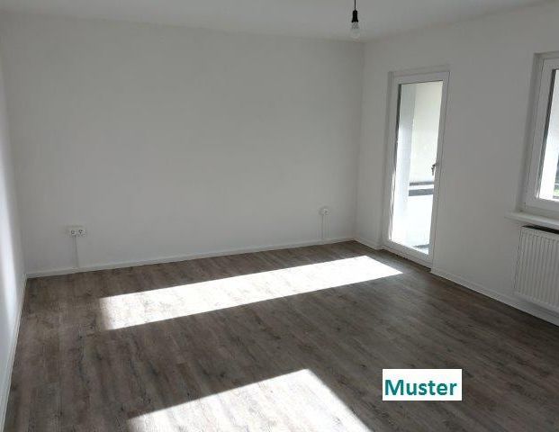 Gute Aussichten: Sanierte Wohnung mit Loggia und Blick ins Grüne! - Photo 1