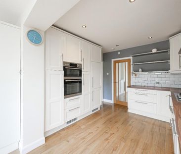 3 bedroom detached house to rent - Photo 2