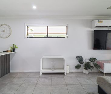 Low-Maintenance Family Home in Sought-After Oasis Estate - Photo 1