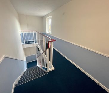 Studio Flat, Telegraph Place, E14 - Photo 1