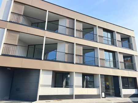 2 bedroom flat like new near the Wisteria Shopping Center! - Photo 3