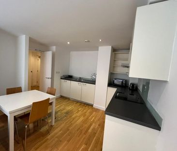 1 bedroom Flat To Let - Photo 2