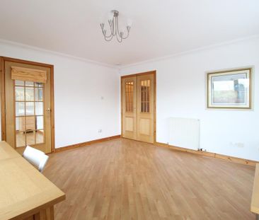 3 bedroom flat to rent - Photo 3