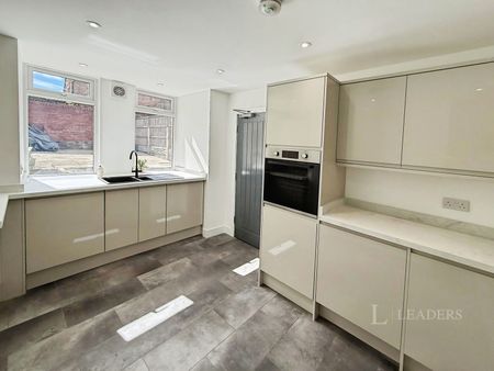 4 bedroom house to rent St. Johns Road, Waterloo, Liverpool, Merseyside, L22 - Photo 4
