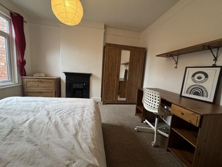 4 bedroom terraced house to rent - Photo 5