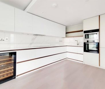A modern and bright three double bedroom, two bathroom twentieth fl... - Photo 3