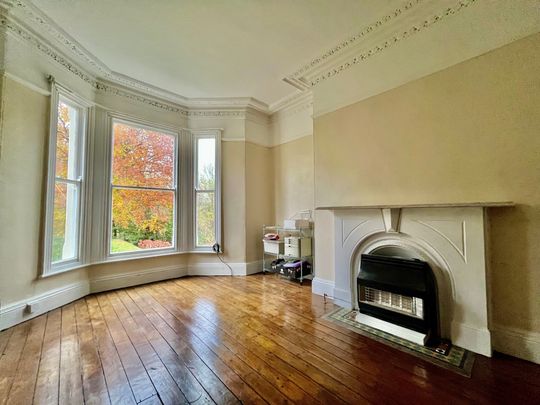 Brookfield Road, Leeds - Photo 1