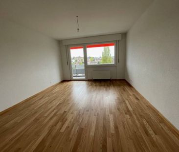 Appartement entièrement rénové de 3.5 pièces au 5ème étage, avec ba... - Photo 5