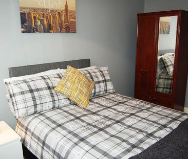 4 bedroom terraced house to rent - Photo 3