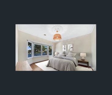 Spacious Family Home in a Prime Craigieburn Location! - Photo 3