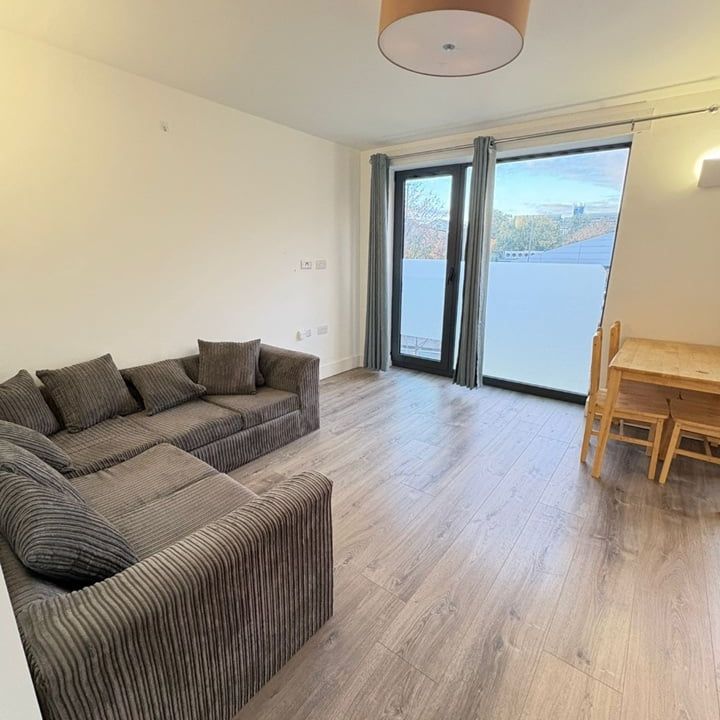 2 Bed Flat, Well Street, E9 - Photo 1