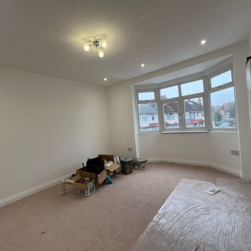 2 Bed Maisonette, North Gardens, SW19 - Photo 1