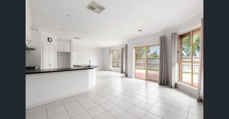 Effortless family living with exceptional convenience - Photo 2