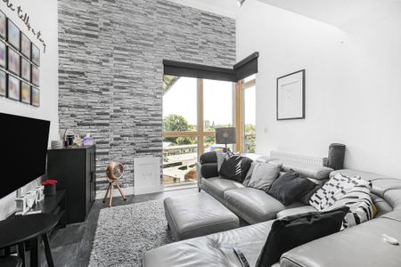 2 bedroom penthouse to rent - Photo 4