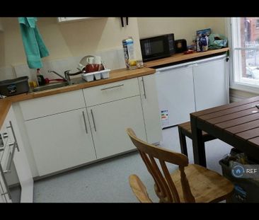 1 bedroom in a flat share to rent - Photo 5