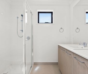 Brand New with 3 Bathrooms! - Photo 1