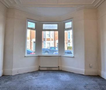 2 bedroom ground floor flat to rent - Photo 2