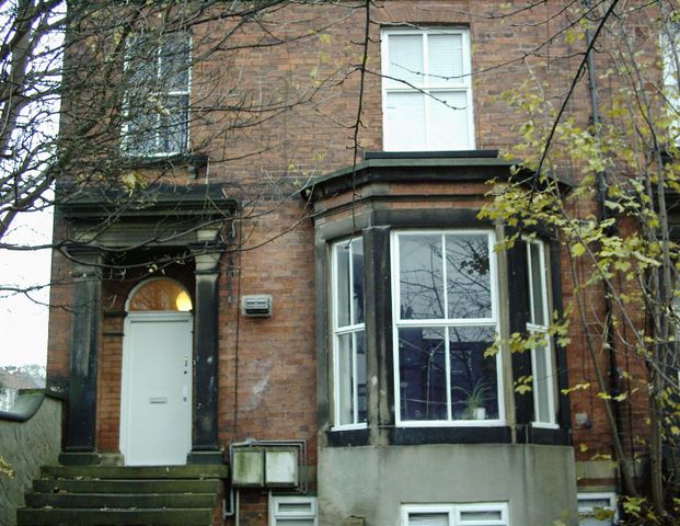 Flat 4, 15 Richmond Road, Hyde Park, Leeds, LS6 1BX - Photo 1