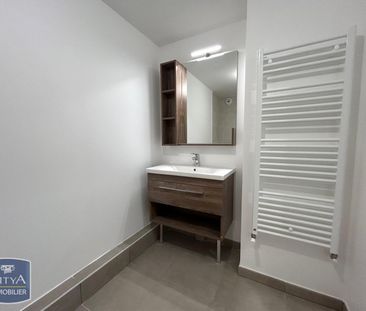 Location Appartement 3 pièces 66m² ST PRIEST 69800 - Photo 4