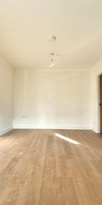 Brendon Close, Harlington, UB3 - Photo 4