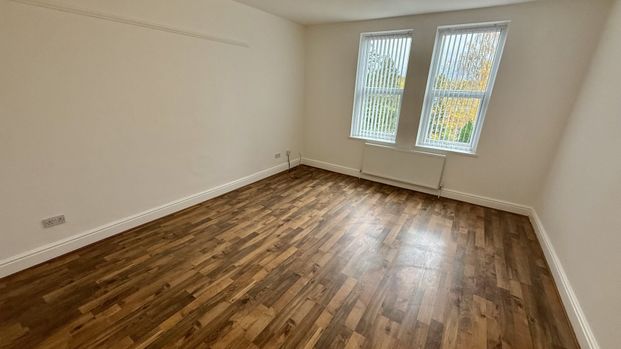 4 bedroom flat to rent - Photo 1