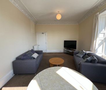 3 bedroom flat to rent - Photo 1
