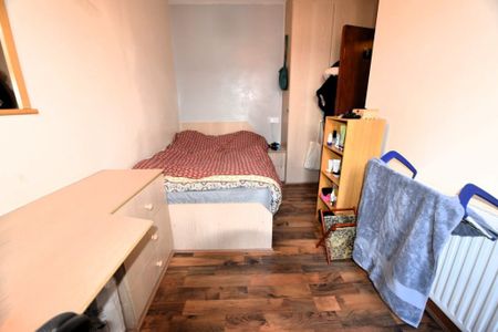 4 bedroom House in John Street, Leeds - Photo 3