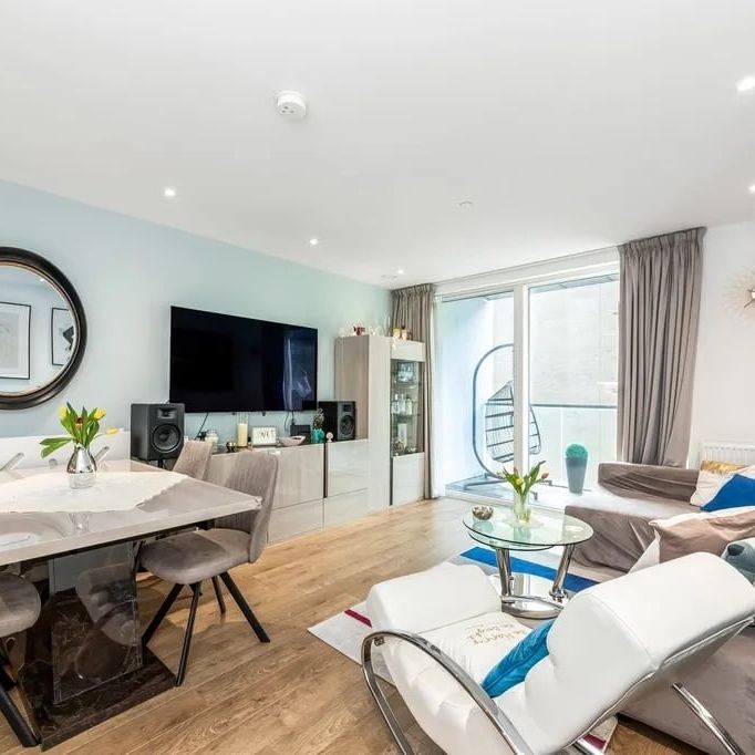 3 Bed Flat, Iverson Point, SE10 - Photo 1