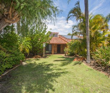 Family Home with a Pool - Move in Before Christmas! - Photo 2
