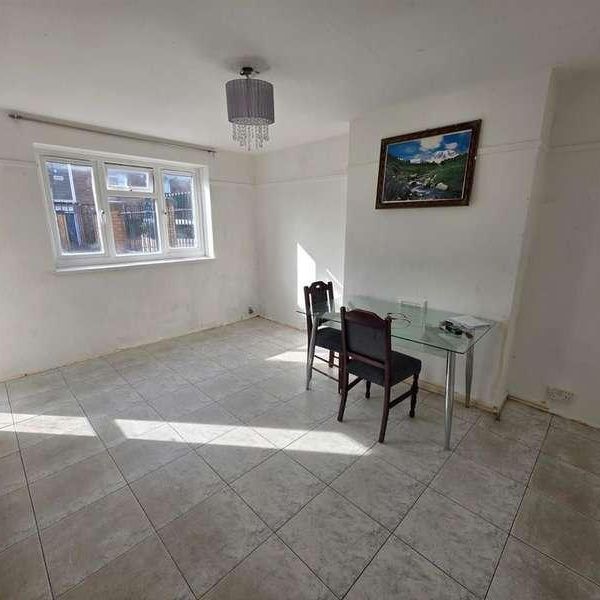 Langdon Crescent, London, E6 - Photo 1