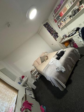 8 bedroom semi-detached house to rent - Photo 3