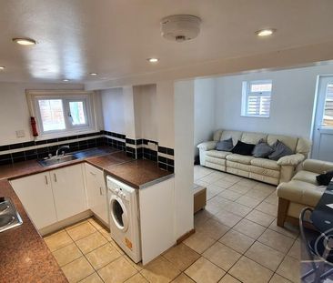 5 bedroom detached house to rent - Photo 3