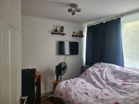 5 Bed Terraced House, The Hamlet, SE5 - Photo 4