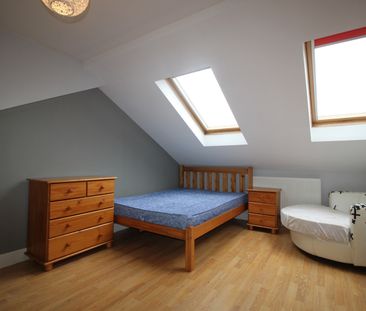 6 Bed Terraced House, Livingstone Road, SO14 - Photo 3