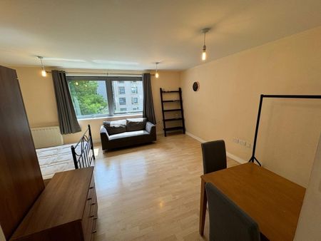 Studio Flat, Trentham Court, W3 - Photo 3