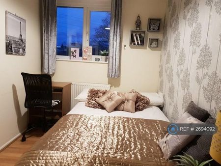 1 bedroom in a house share to rent - Photo 3