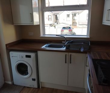 3 bedroom semi-detached house to rent - Photo 2