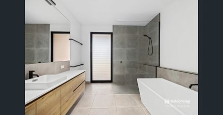 Timeless Design Meets Curated Luxury – Just 5km from Echuca - Photo 4