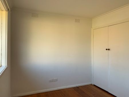 Family Home in Quiet Court - Photo 5