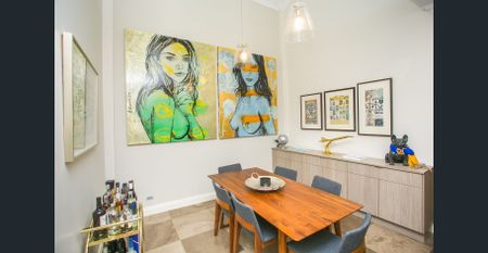 Chic and Stylish - Photo 4