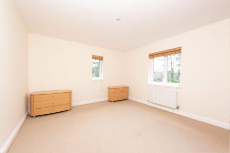 Heriot Court, Camberley - 2 bedrooms Property for lettings - Seymours - Photo 2