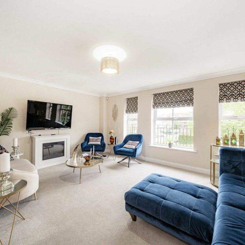 Bowater Gardens, Sunbury-On-Thames, TW16 - Photo 1